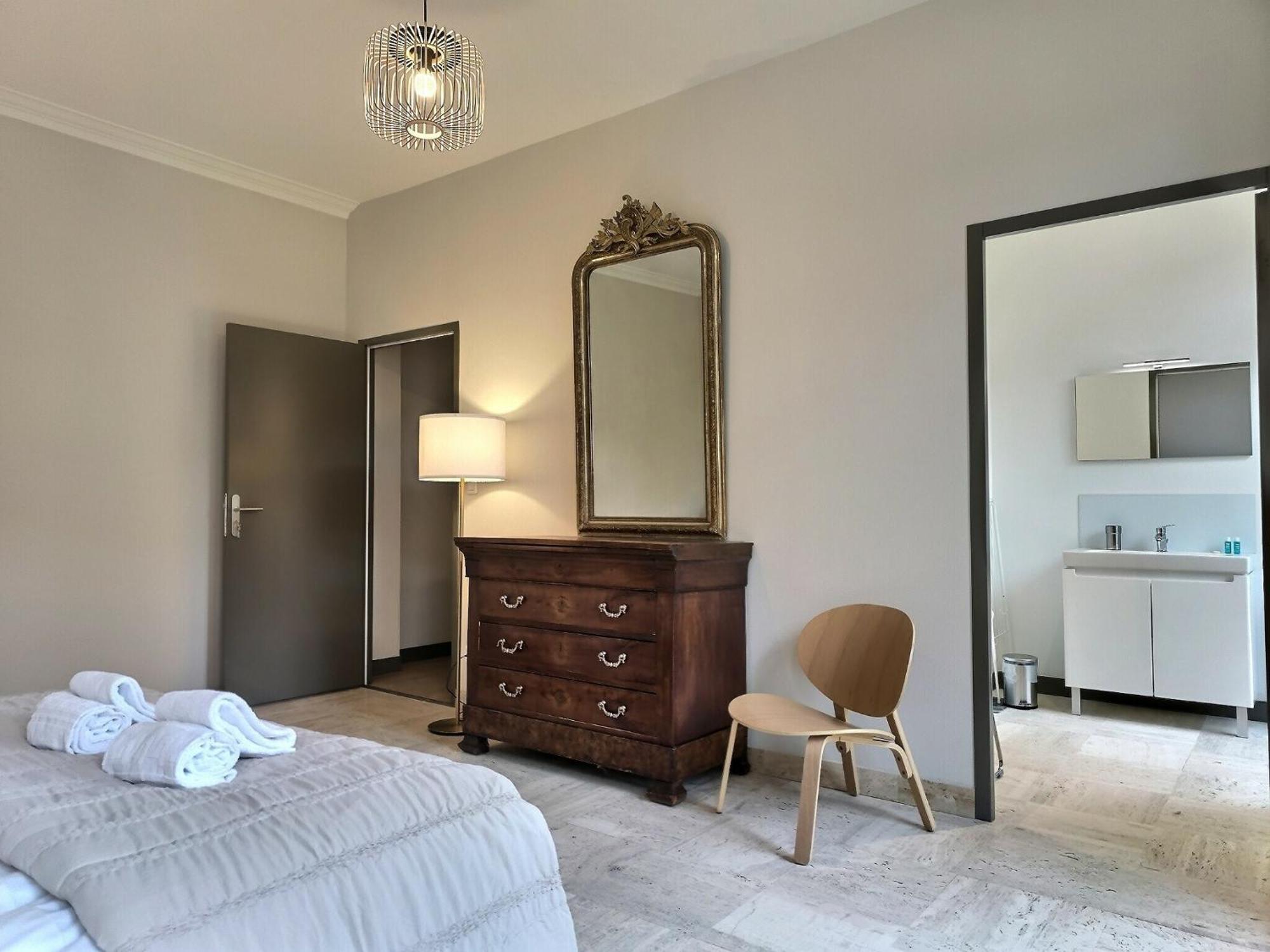 Le Cote Cour - Fibre - Clim - Centre-ville Apartment *